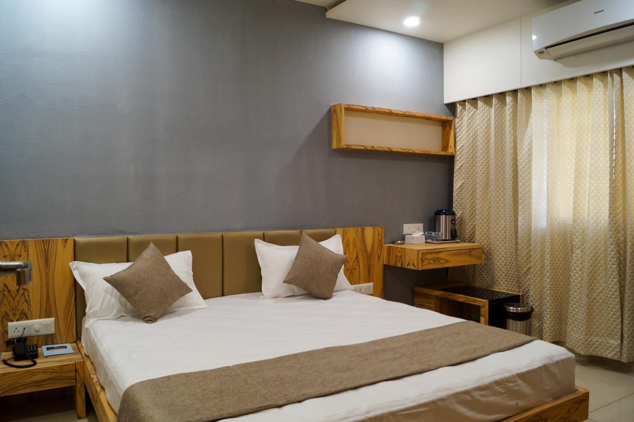 Hotel Midtown 바도다라 외부 사진